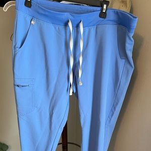 FIGS Zamora Joggers and matching top